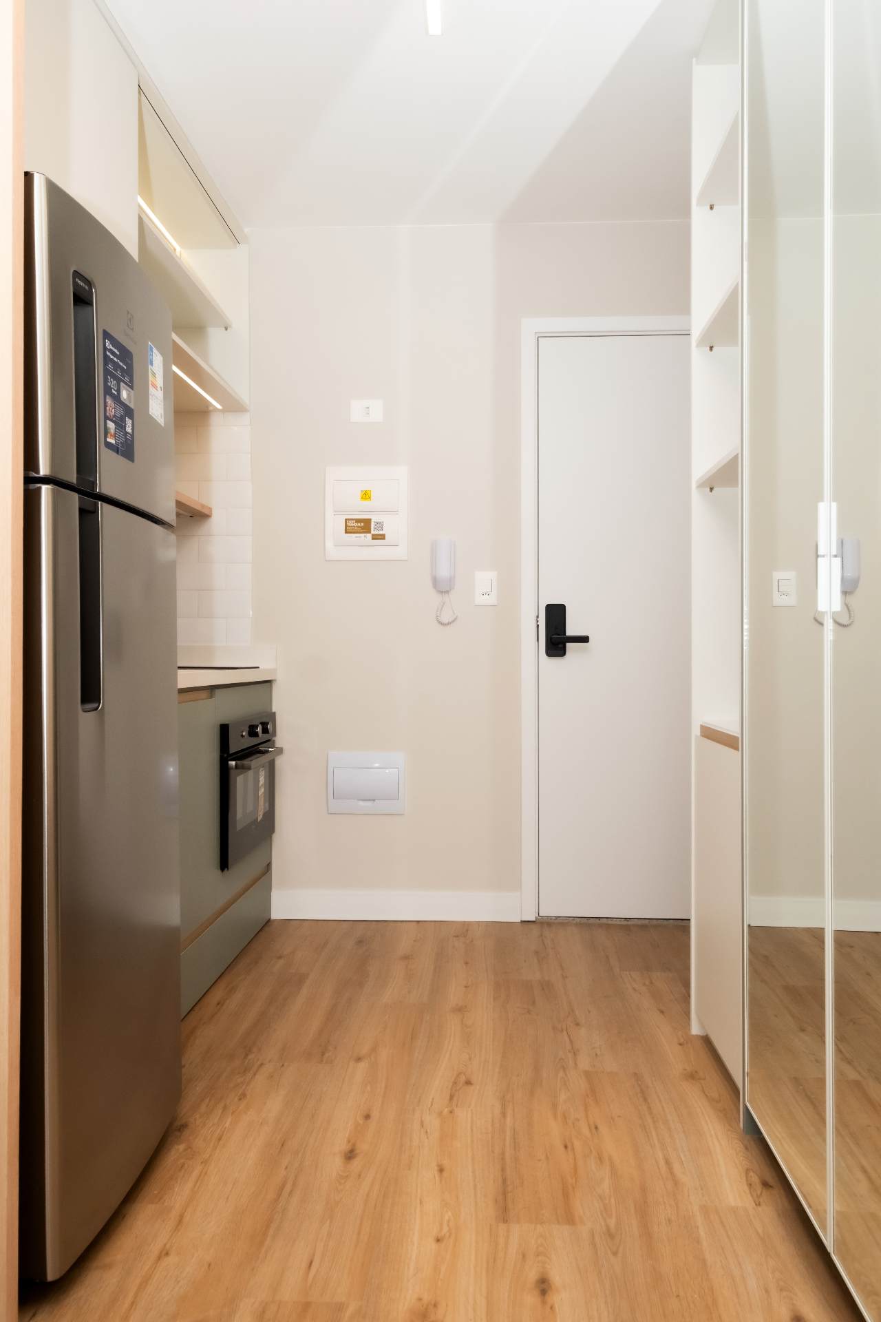Cozinha compacta e hall de entrada