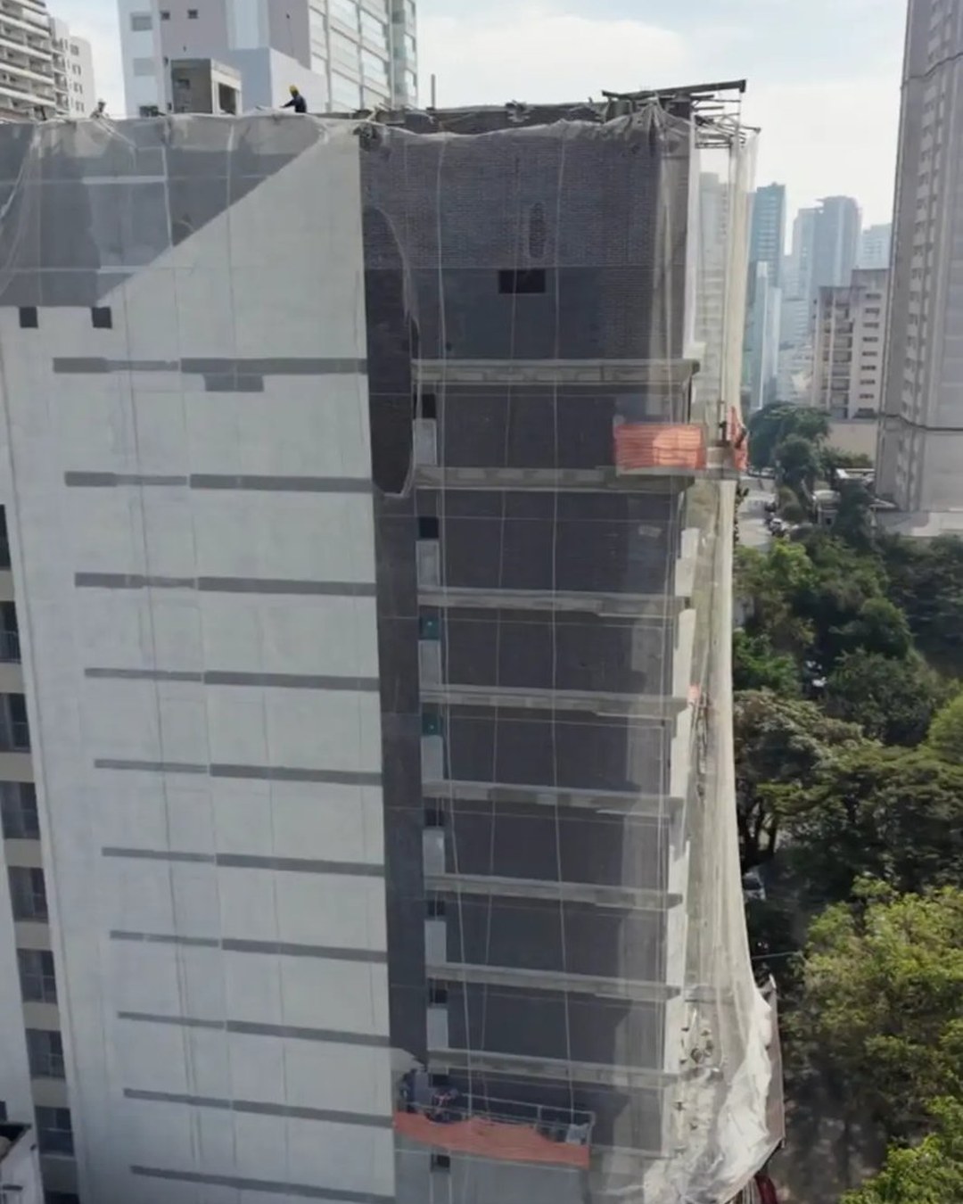 Fachada em execução vista do alto